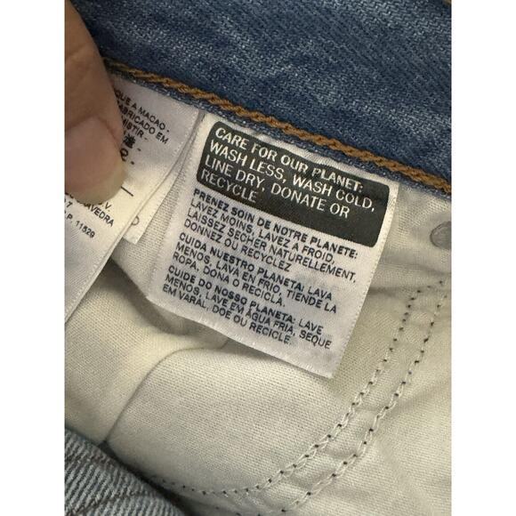 Levi’s PREMIUM Wedgie Straight Jeans Size 29 Button Fly Blue Distressed Raw Hem - Picture 12 of 14